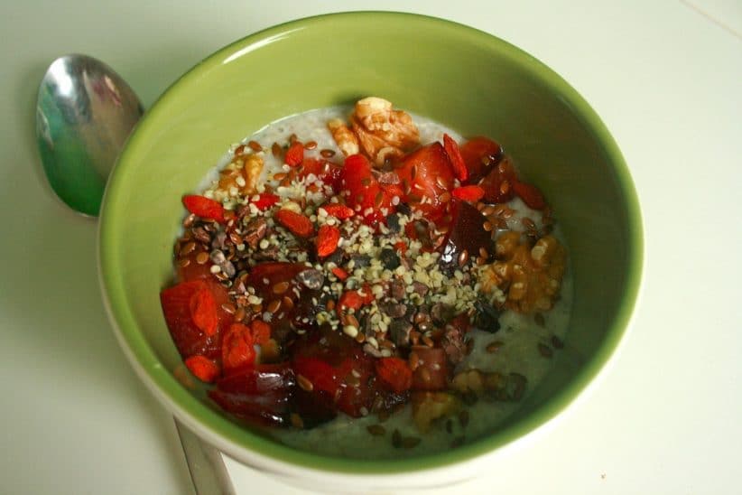 breakfast goji berries nuts